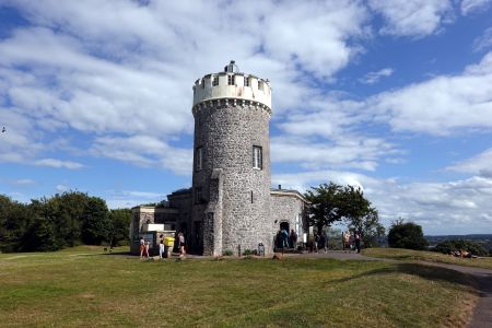 Clifton Observatory v Bristolu slouží jako rozhledna.